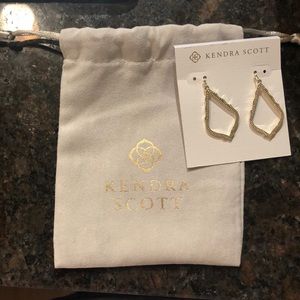 Kendra Scott Sophia Drop Earrings in Gold